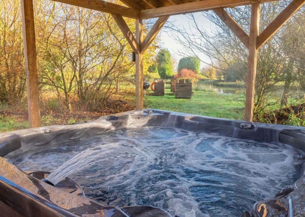 Hed Fen Lodge with a Hot Tub in Cambridgeshire