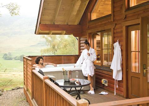 lodges with hot tubs Angus