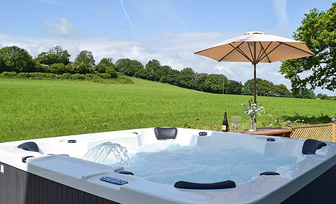 Lodges with hot tubs in Carmarthenshire