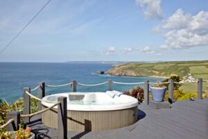 Gorgeous Hot Tub with views at Spindrift Cornwall