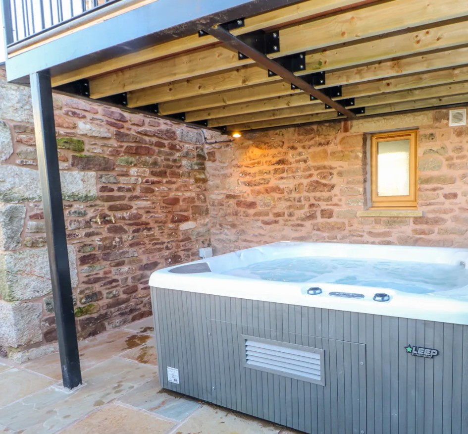 The cottage hot tub