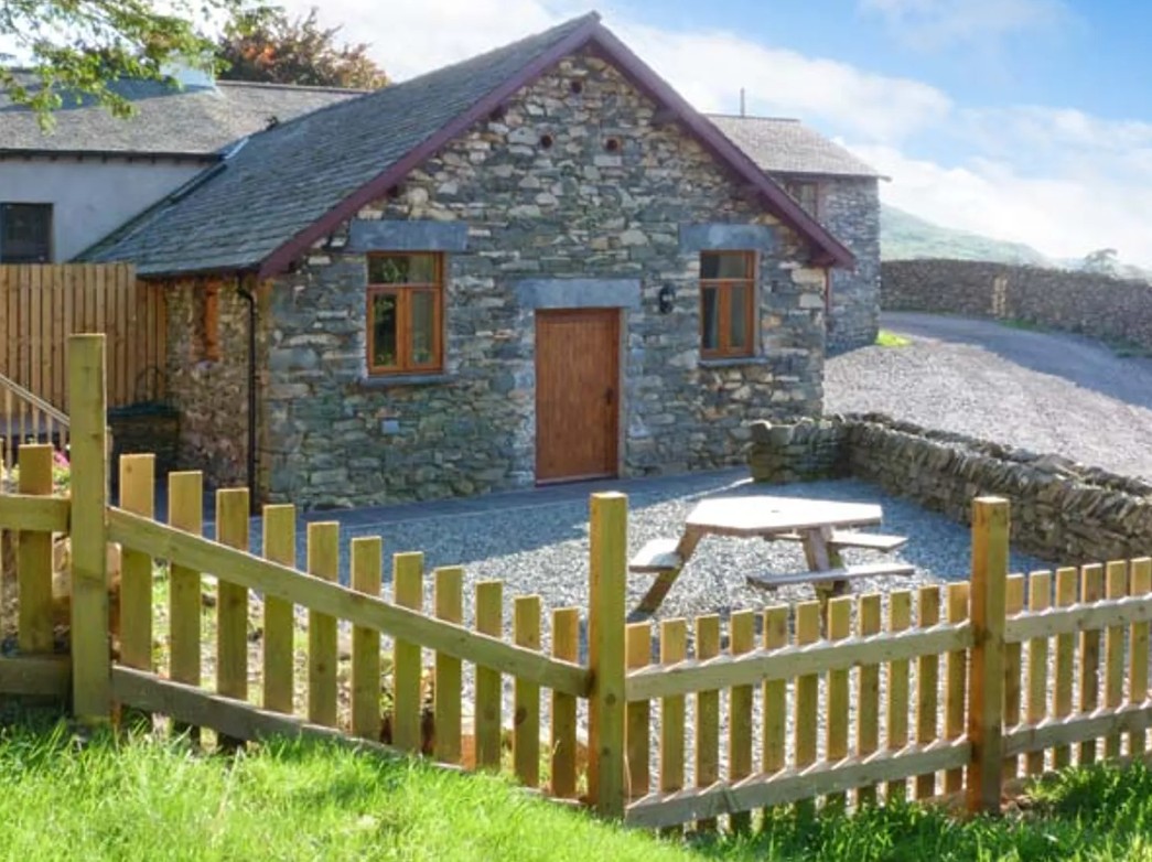 Yew Tree Cottage Pet Friendly cottage with a hot tub in the lakes