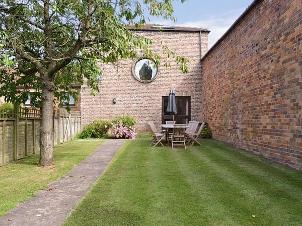 Owls Rest with Hot Tub and Stunning Garden