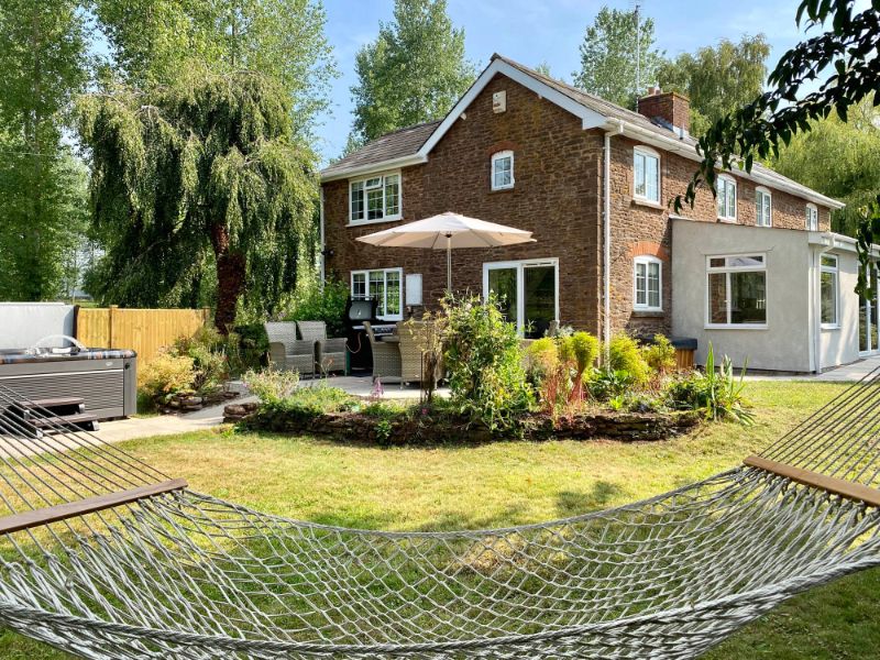 Herefordshire Cottage with Hot Tub