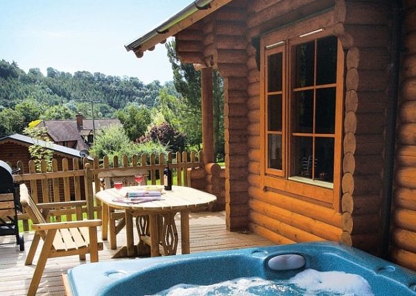 Luxury Log Cabins in Hertfordshire