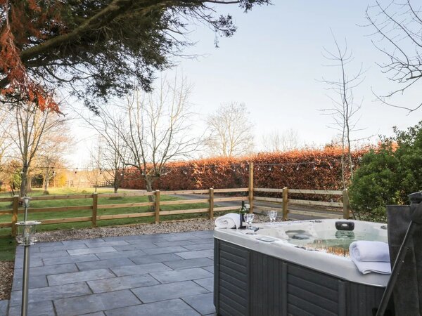 Holiday Cottages with Enclosed Gardens and Hot Tubs