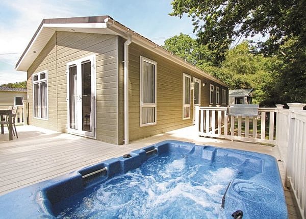 Oakdene Forest Lodge with Hot Tub