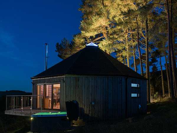 Scots Pine Treehouse at night