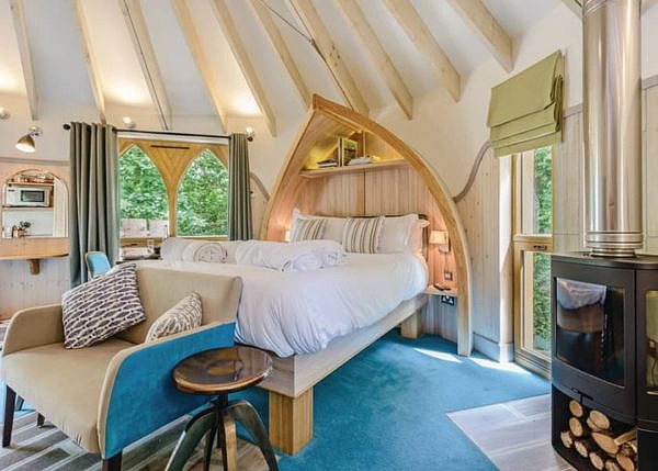 Woodside Bay Treehouse Chic Room for Two!