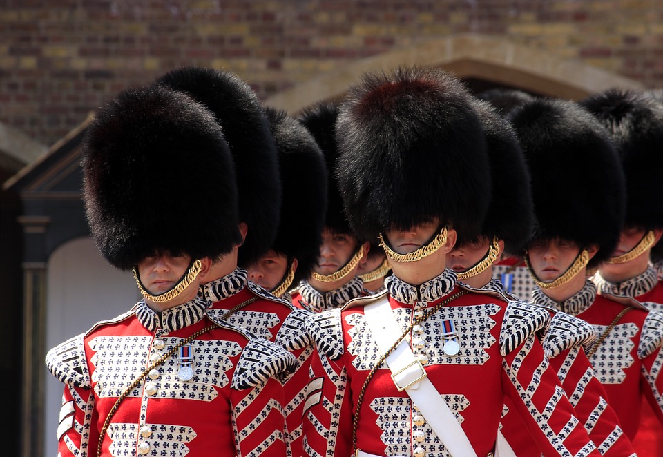 Kids Activities in London - They will love seeing the soldiers at Buckingham Palace