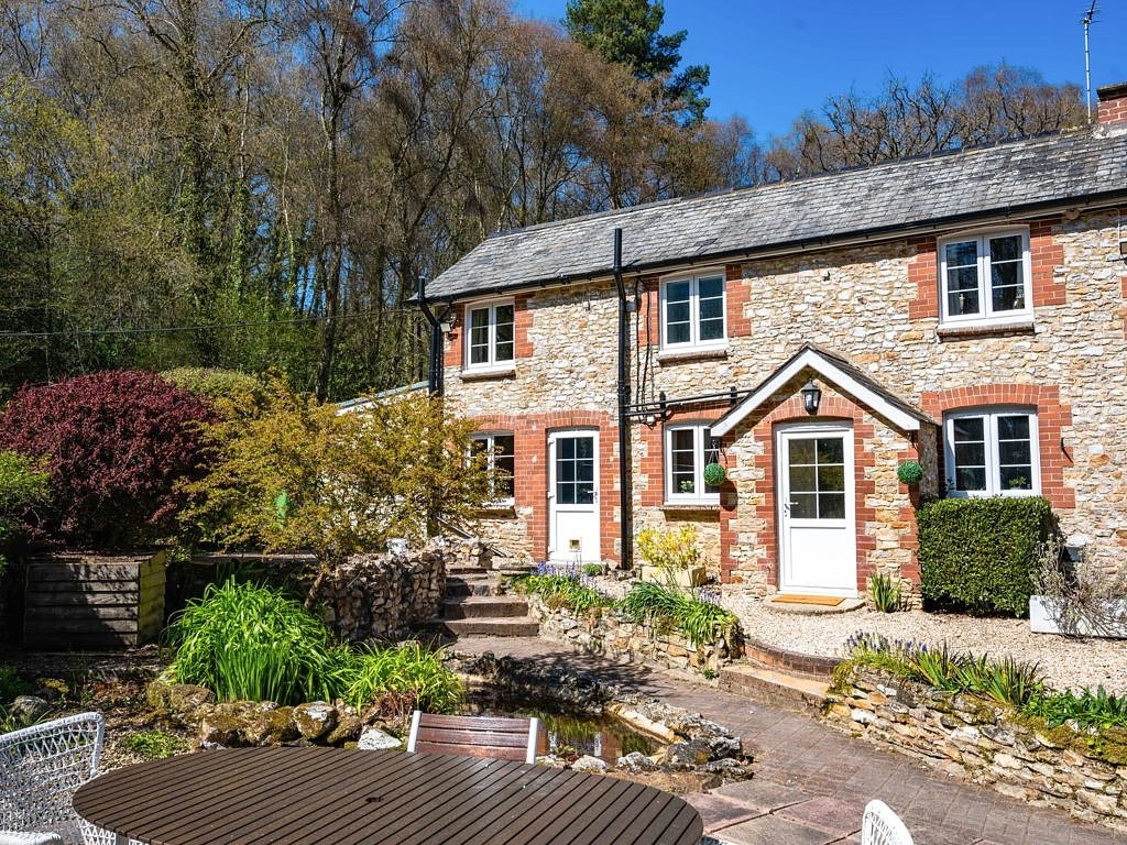 Pet Friendly Luxury Accommodation in Devon - Lodges With Hot Tubs