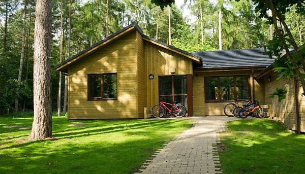 longleat safari park log cabins