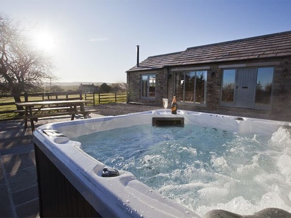 Mouse Manor lodge with hot Tub and a relaxing view