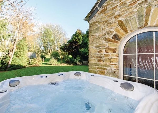 Hot Tub Holidays in Looe