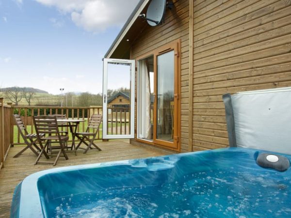 Braidhaugh Holiday Park - Wooly Willow Lodge