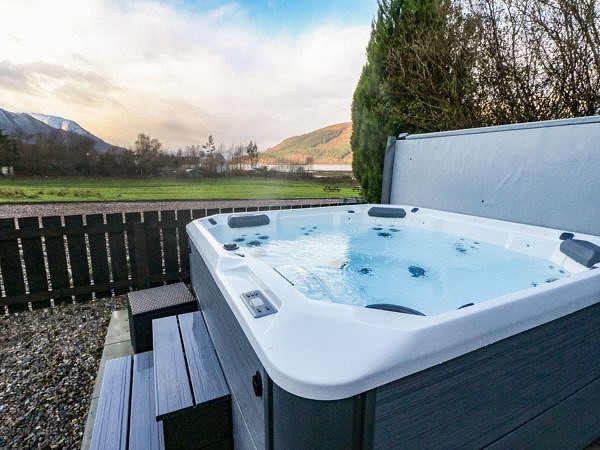Island View House Hot Tub with Stunning Views