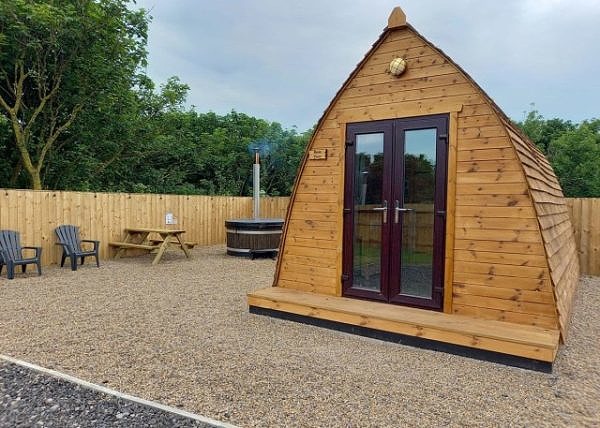 Sandy Park Cottage with Hot Tub