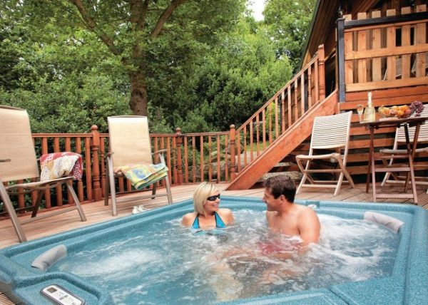 Springwood Lodge with Outdoor Hot Tub