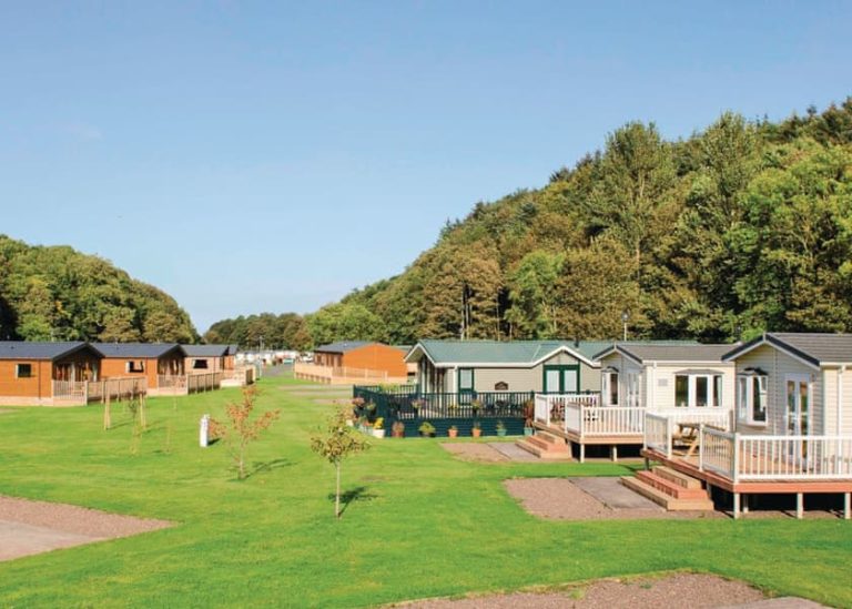 Top 5 Lodges with Hot Tubs Near Edinburgh Zoo