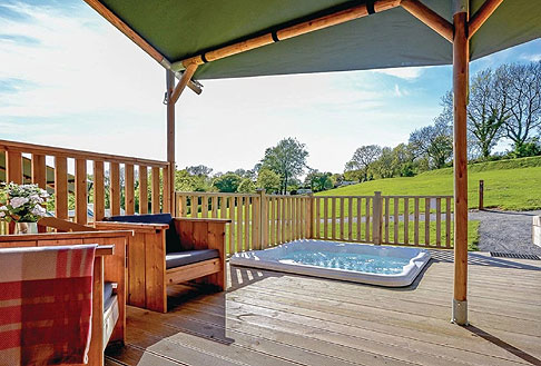 Lodges with Hot Tubs in Powys