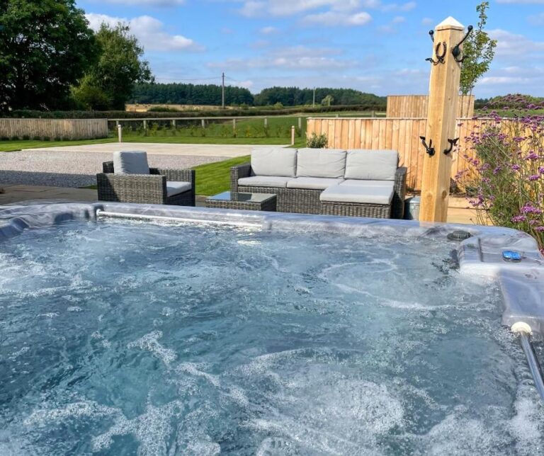 Pet Friendly Lodges with Hot Tubs. Dog Friendly Hot Tub Holidays.