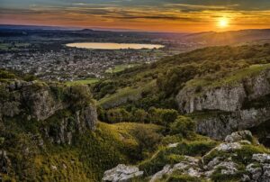 Book Lodges with hot tubs in Cheddar Gorge