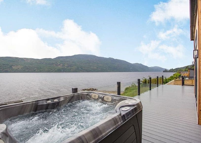Loch Ness lodge with a hot tub