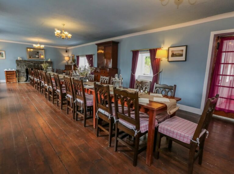 The world's largest dining table!