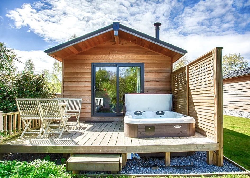 This is an ideal lodge for a couple and has a fab outdoor hot tub