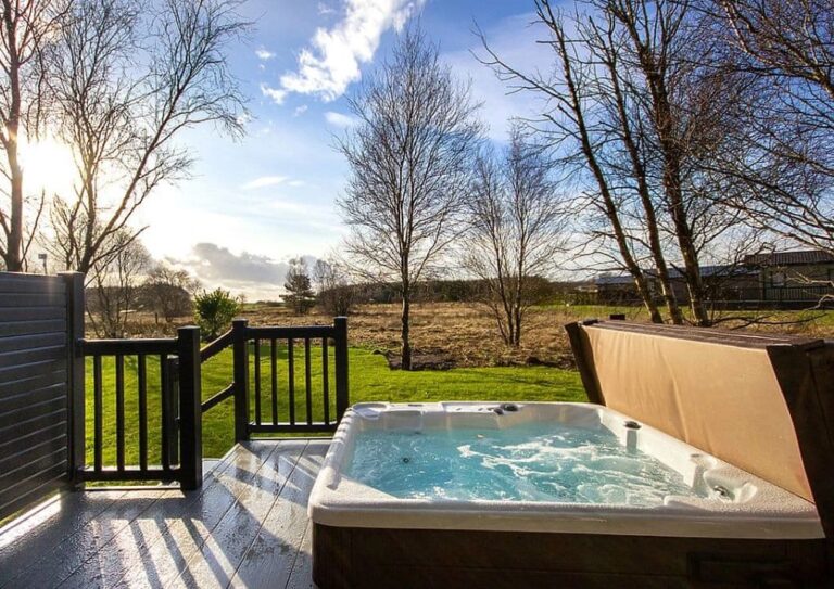 Lodges with Hot Tubs Edinburgh & The Borders, Scotland. Hot Tub Breaks
