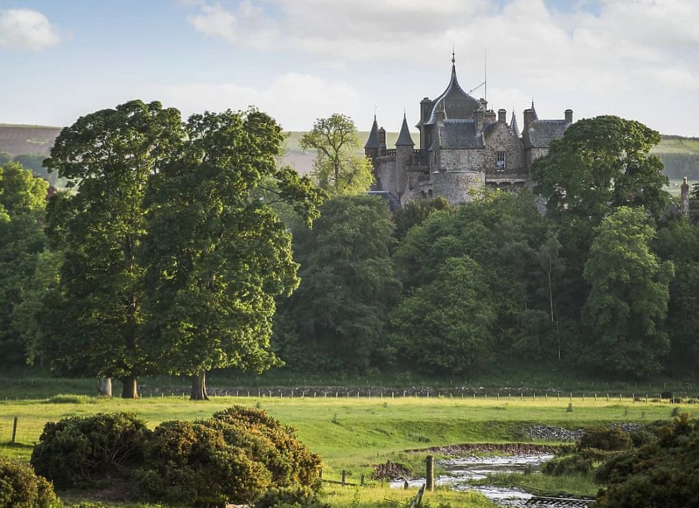 You get a great view of the famous Thirlestane Castle from this lodge