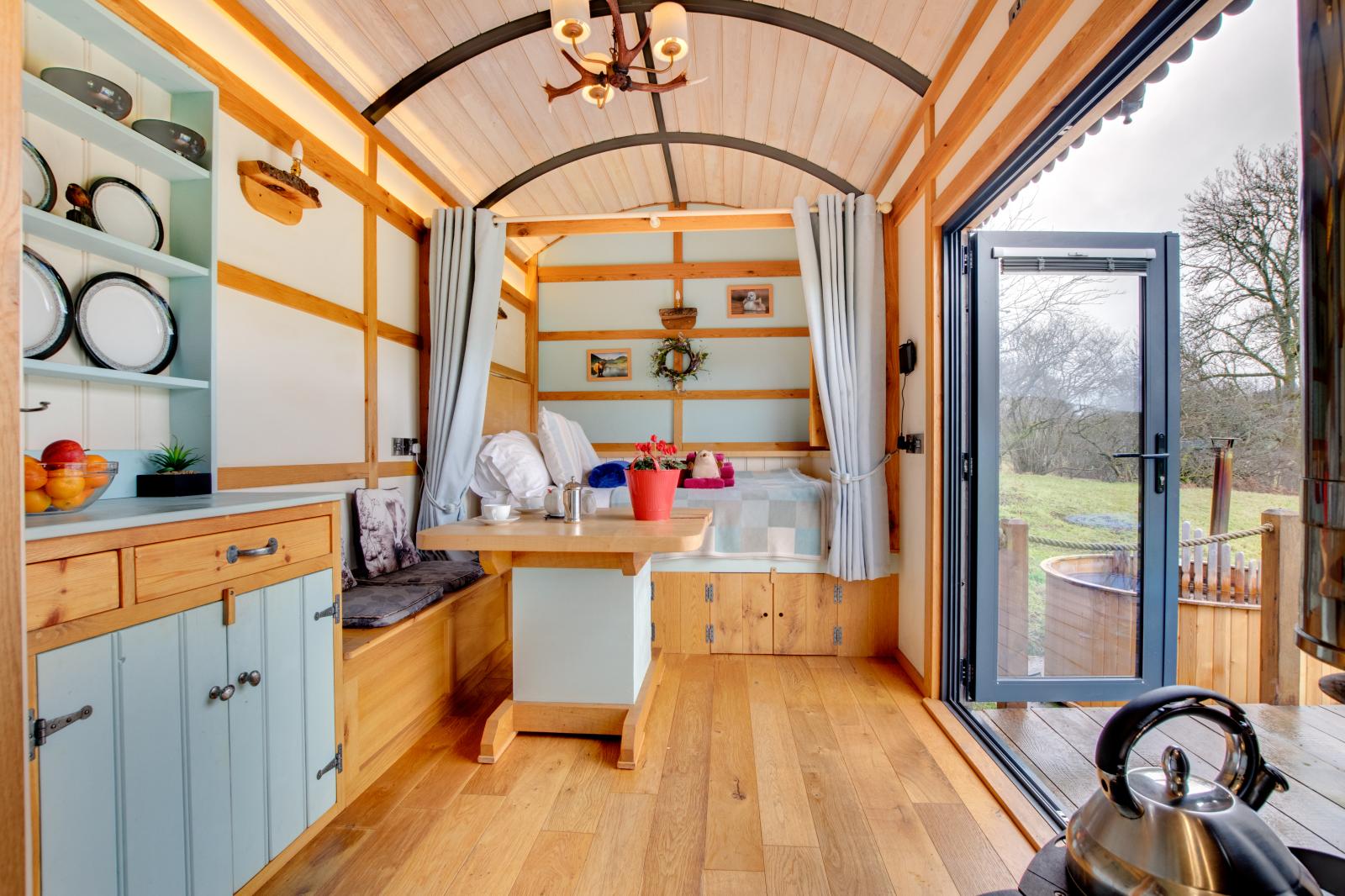 The Mallard Glamping Hut - Brecon Beacons