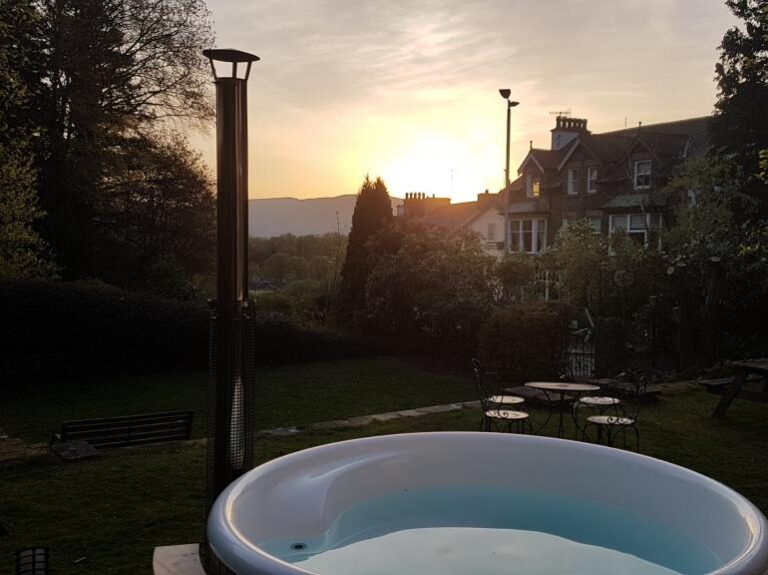 Beautiful location & private hot tub