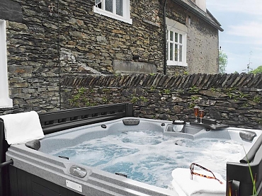 cottages with hot tubs cumbria