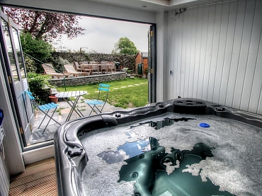 cottages with hot tubs cumbria