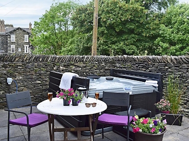 cottages with hot tubs cumbria