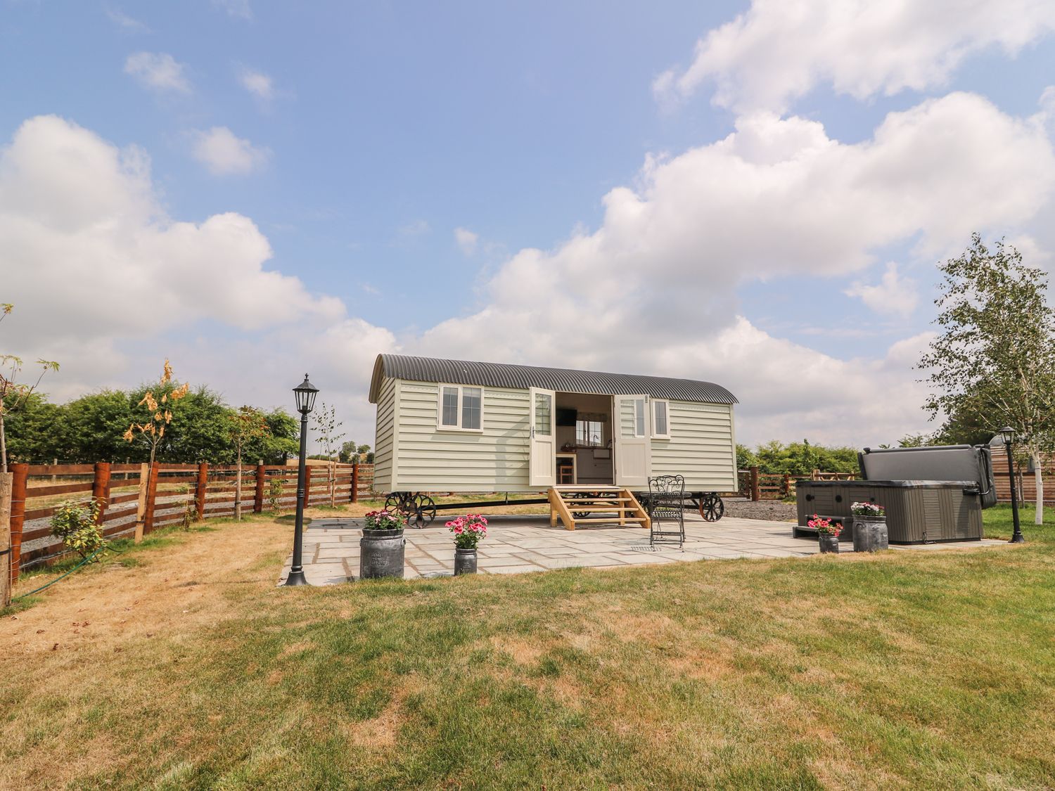 Hillside View Glamping