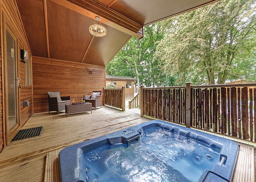 lodges with hot tubs near me